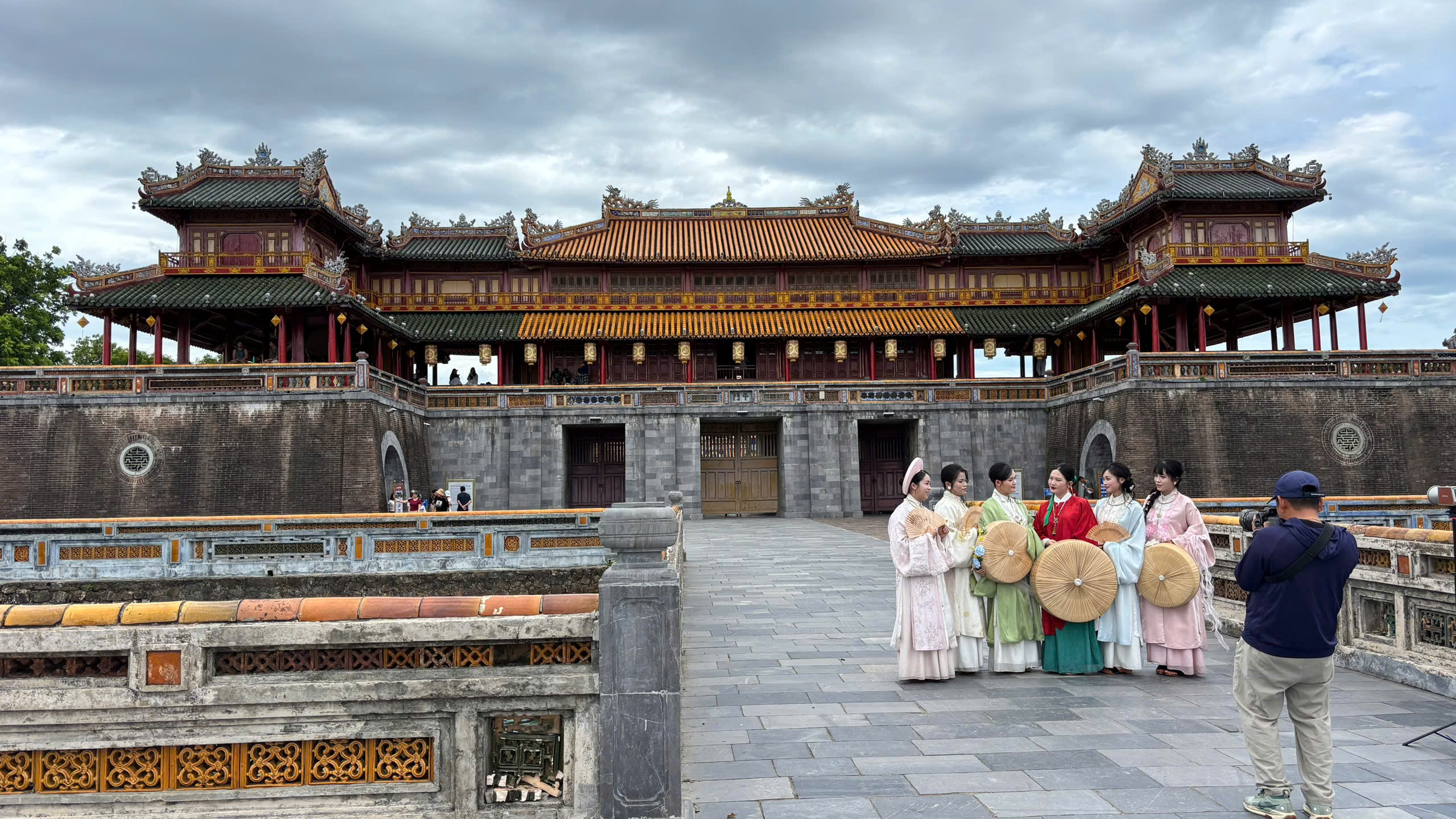 How to travel Hoi An to Hue Central Vietnam in budget way in a week